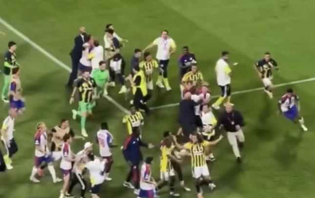 “Fənərbaxça”nın oyunçusuna hücum edildi, dava düşdü - Video