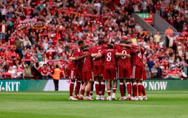 “Liverpul” yeni formasını təqdim etdi - Şəkillər