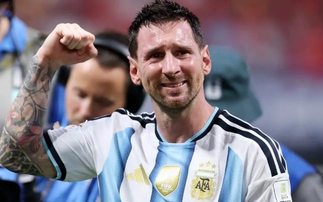 Messi millidəki karyerasını başa vurdu - Şəkil