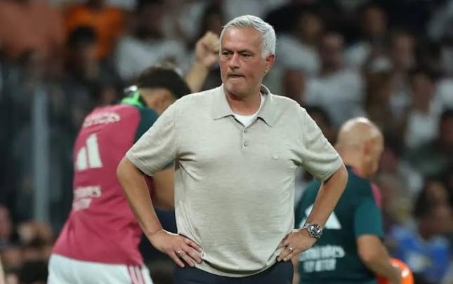 Mourinyo “Real”ın futbolçularını niyə “sadəlövh” adlandırıb?