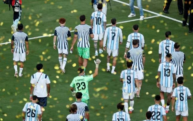 Messidən sonra Argentina millisi ilk oyunlarına hazırlaşır