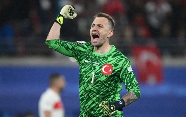 Türkiyə millisindəki karyerasını başa vurdu