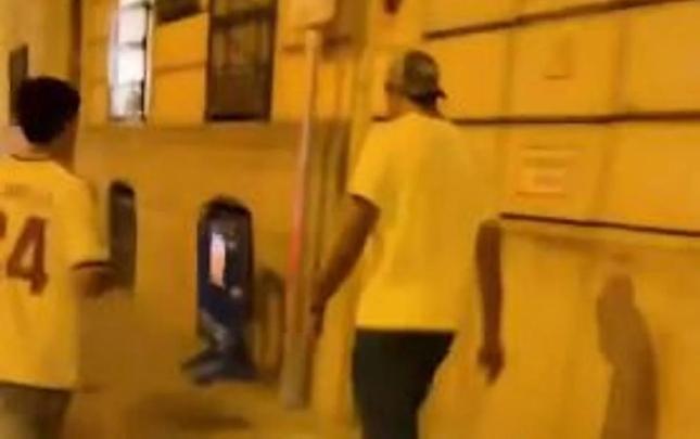 Azarkeşlər Rodrini rahat buraxmadı - Video