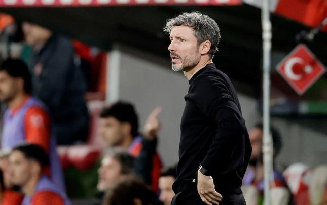 Van Bommel Türkiyə üzərində qələbədən danışdı