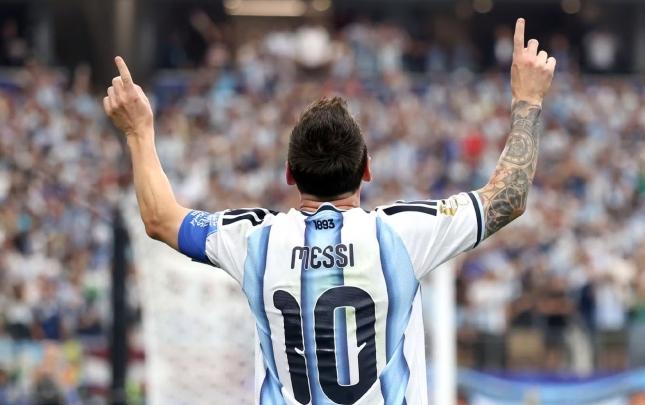 Messi Argentina millisinin düşərgəsində