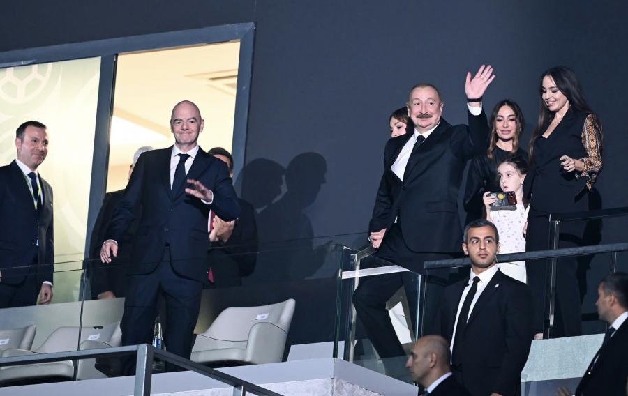 Prezident ailə üzvləri ilə birgə çempionatın açılışında - Şəkillər