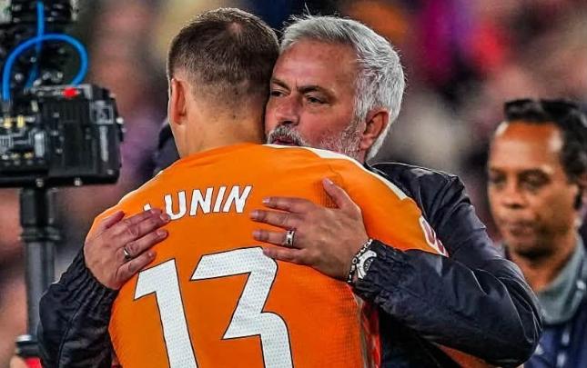 “El-Klasiko”dan sonra Mourinyodan futbolçusuna xüsusi jest - Video