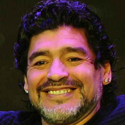 Maradona: “Pele axmaq-axmaq danışmaqla məşğuldur”