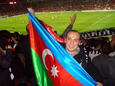 Azərbaycan bayrağı “Old Trafford”da dalğalandı (FOTOSESSİYA)
