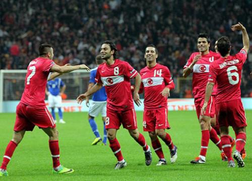 Fatih Terim Türkiyə millisinə 26 futbolçu çağırdı