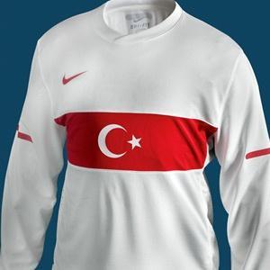 Türkiyə millisinin yeni forması (FOTO)