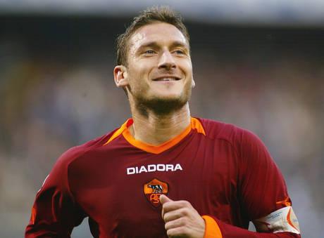 Totti daha iki il "Roma"da