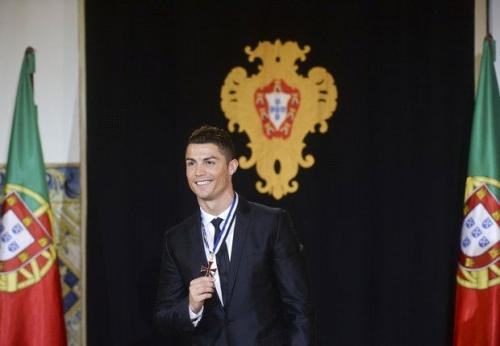 Ronaldo dövlət nişanı aldı (FOTO)