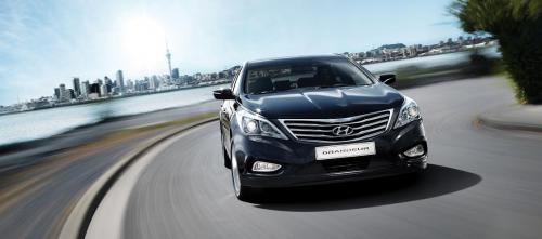 Hyundai diqqəti premium modellərindən birinə çəkdi