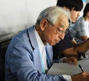 Dünya çempionatının ən yaşlı jurnalisti  (FOTO)