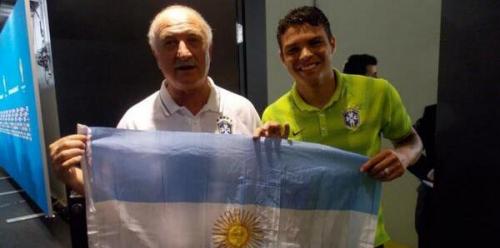 Skolari və Silva Argentina bayrağı ilə poz verdi