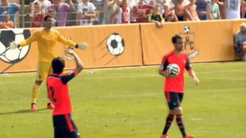 İspaniyalı futbolçu qapıları səhv saldı (VİDEO)