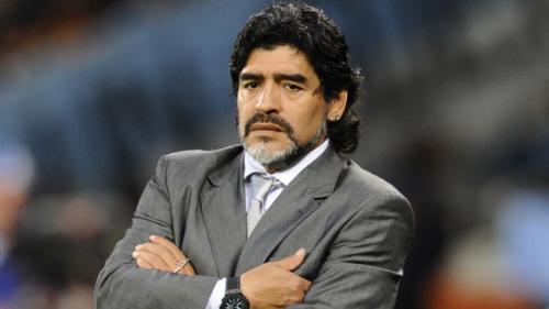 Maradona jurnalisti döydü