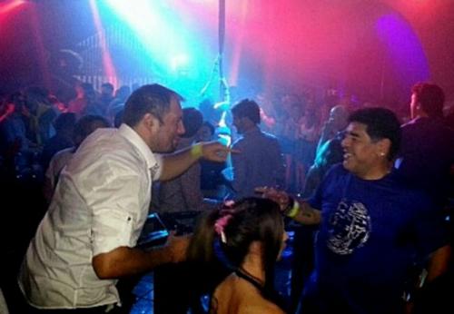 Maradona fanatını döydü