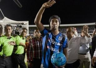 Ronaldinyo "meymun"a bənzədildi