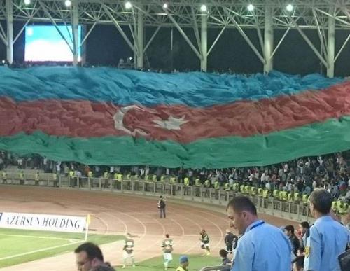 O bayraq stadiona necə gətirildi? (VİDEO)