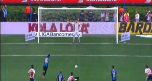 Ronaldinyo yeni komandasında ilk qolunu vurdu (VİDEO)