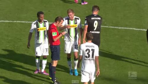 Bundesliqada fair-play dərsi (VİDEO)