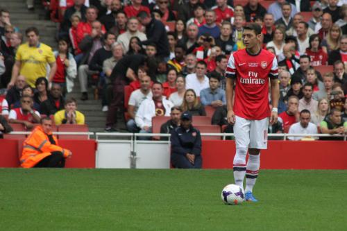 Məsut Özil "Arsenal"dan ayrılır