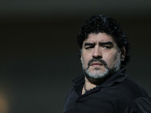 Maradonadan yeni qalmaqal (VİDEO)
