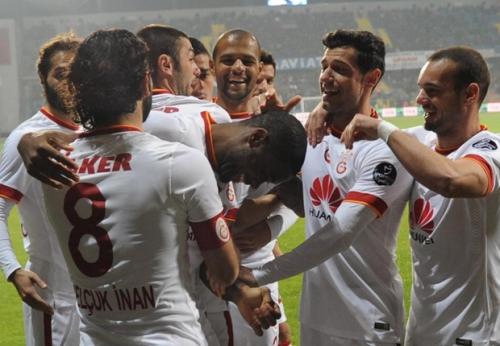 "Qalatasaray" və "Fənərbaxça"dan növbəti qələbə