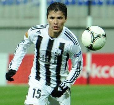"Neftçi"nin legioneri "Bakı"nın futbolçusunu yumruqla vurdu