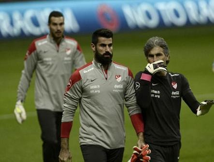 Volkan Dəmirəl stadionu tərk etməsinin səbəbini açıqladı