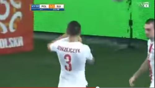 Polşalı futbolçudan qeyri-adi qol sevinci (VİDEO)