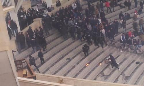 Polis "Neftçi" azarkeşlərini stadiondan qovdu  (FOTOLAR)