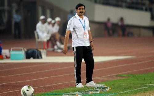 Millinin sabiq baş məşqçisi bıçaqlandı 