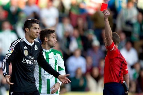 Ronaldo yubiley matçında meydandan qovuldu
