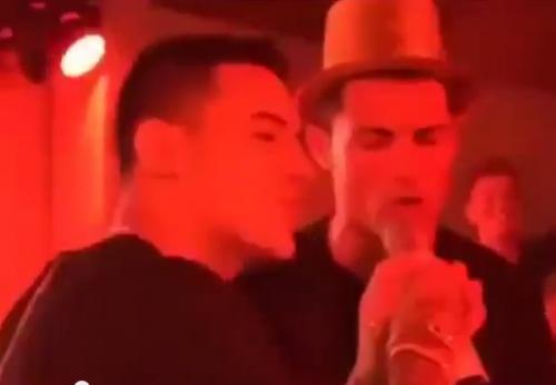 Ronaldo biabırçı məğlubiyyətdən sonra... kef etdi (VİDEO)