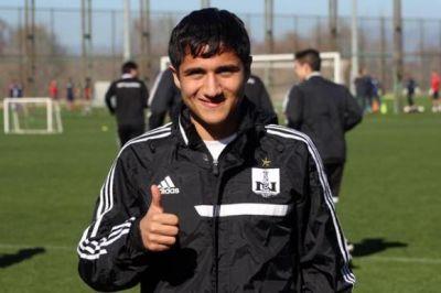 "Neftçi"nin futbolçusundan Arif Əsədova jest