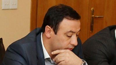“Sxadadze futbolçularını sakitləşdirmək əvəzinə hakimi söydü”