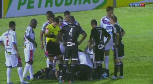 Braziliyalı futbolçu ölümdən döndü (VİDEO)