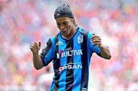 Ronaldinyo rəmzi komandasını seçdi