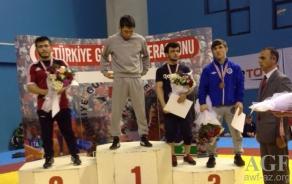 Güləşçilərimiz iki medal qazandı