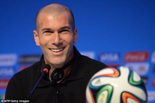 Zidan: "Ronaldo məni təəccübləndirir"