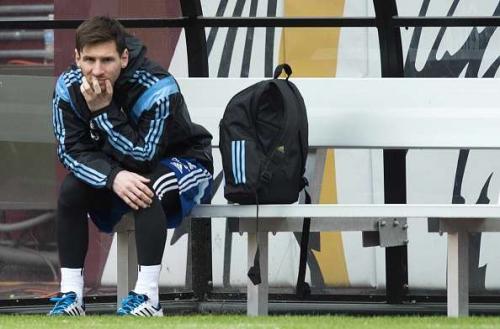 "Ayağım şişib" –  Messi