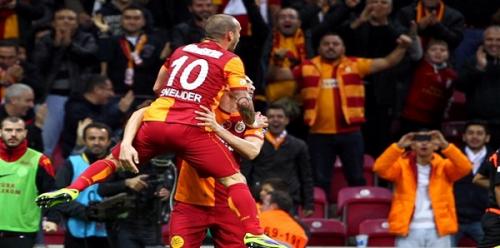 "Qalatasaray" liderliyini qorudu (VİDEO)