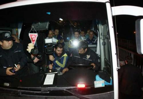 "Fənərbaxça"nın avtobusuna hücum edən şəxslər saxlanıldı