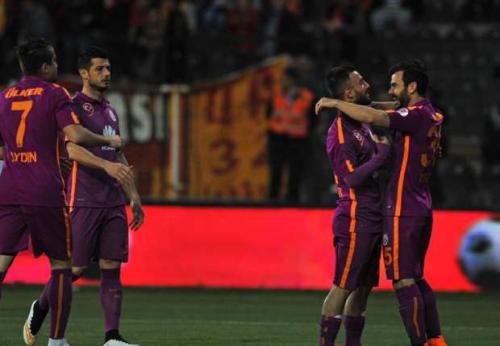 “Qalatasaray” yarımfinalda