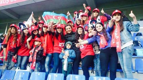 Xanım azarkeşlərindən "Qarabağ"a dəstək (FOTOLAR)
