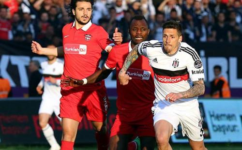 "Beşiktaş" büdrədi, "Qalatasaray" vahid lider oldu