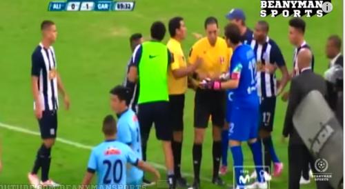 4 futbolçu və baş məşqçi meydandan qovuldu (VİDEO)